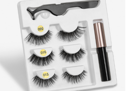 A Pair Of False Eyelashes With Magnets In Fashion